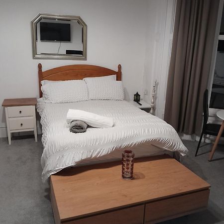 Large Room Near Singleton Hospital Ensuite R6 Swansea Exterior photo